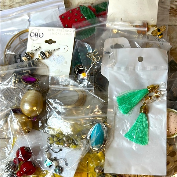 20 pairs of earrings - Picture 1 of 1